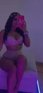 amber__ferrera Soft Pink🌸💋 Pic 3