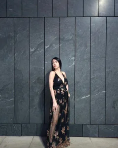 Cute_Sexy05 Public Pic 2