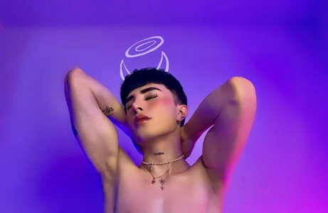 SebastianHiltonの🔥 Sin Comes With Wings 😇😈の 4枚の写真