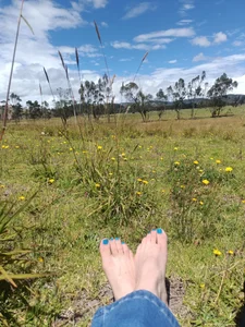Misscarolsph: Feet in nature ( 5 фото)