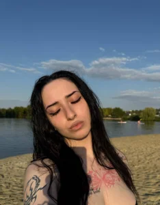 MonicaLowesのmermaidの 3枚の写真