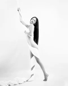 chrystal_js Black and White ♥ Pic