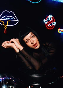 Eliza_Bennet it's me Hình