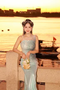 Lady-Shasha Public Pic