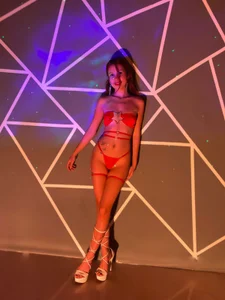 Paris_Petit I'm very hot come to play with me Poză