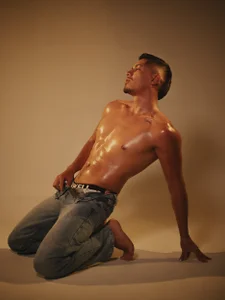 Aaronfox_x Sexy oil Pic 2