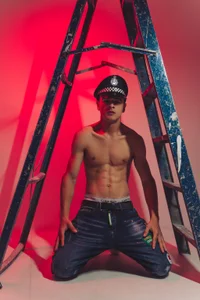 JuniorMorris_ policeman Hình 4