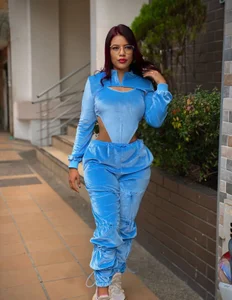 TiffanyWalkのStreet in blueの 2枚の写真