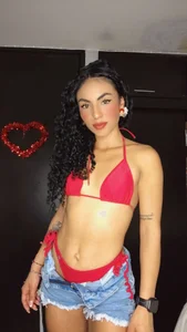 Zdjęcia Charlotteblair Look at the gift I have for you 🎁😘:  2