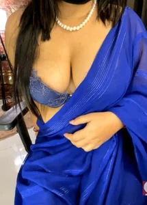 How do I look? de SamairAhh Foto