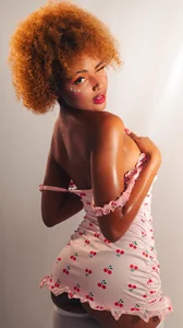 Shy and beautiful🍒 de _CurlyGirl_  5 Imagens