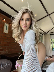 NicoleArmani Public 사진