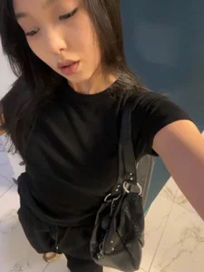 girl in black de ShirleyLopez  2 photos