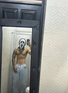 Kenny_romano: Horny ghost! ( фото)