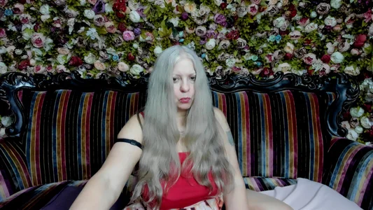 Red od mariabelladonna  4 snímek