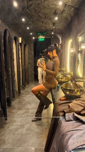 Scarlett_12 My clothes are in the way, can you help me with that?  3. fénykép