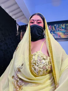 kalpanaaishaa Yellow suit Pic 8