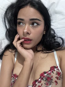 Iam_Lyan_ Something sweet 🧁 Gambar 2