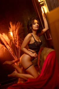 Captive in the dark od LauHills  3 snímek