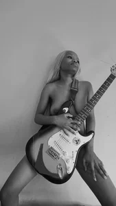 YummyMelanin117 Playing with my guitar Immagine  3
