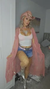 DeliciousDeeX Yeeehaaa Cowgirl Pic