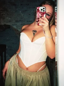 GlamorousBlond 🤩GLAMOROUS BLONDE🤩 Pic 2