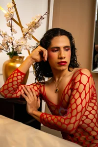 TylerBloom hello bby i like the color Red  4টি ছবি