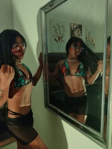 Karly_coffe: I am your chocolate girl, taste me ! ( 2 фото)