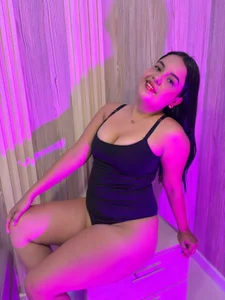 Emily_Saaenz Public Pic 3