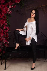 HellenDesire Black and white temptation Pic 9