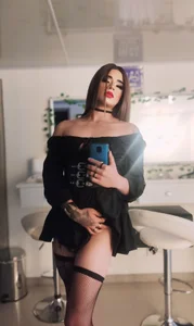 freya_goddes_: Thinking about you makes my body crawl 🤤 ( 3 фото)