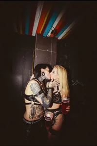 YourFaveLesbians's XXX Nude Photo 2