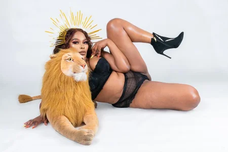 Miss_Wild_ Public  8টি ছবি