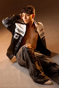 Dani_rivass I look better with my coat or without it? Foto 2