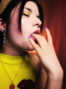 A BRIGHT SMILE WILL BRIGHTEN UP YOUR DAY 😊🤭💛 de Katya_Zaitseva  5 Imagens