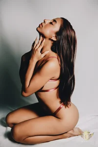 ANAIS_VICTORIA US Pic 4