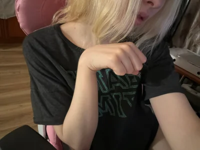 HannahHolliss Public Gambar 4