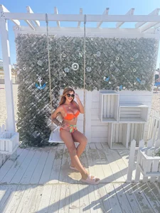 Nicol2Nayaの"Golden skin, salty lips and waves that kiss my body… This is me, Nicol2Naya, free and wild like theの 7枚の写真