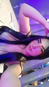 Alice_26_ A pretty girl waiting for your company Foto 2