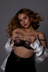 EllieHayes Touch me Pic 4