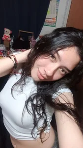 Alexaa_sI can be as shy or as flirtatious as you ask me Bild