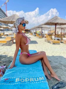 AlexaFaye Which one is your favorite ? :p Pic 2