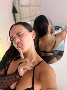 Lilith_Russoo Your Favorite Weakness Billede 3