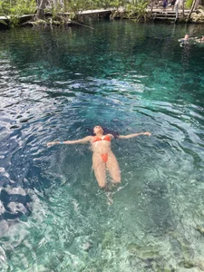 carolina31paris1 Public Pic 3