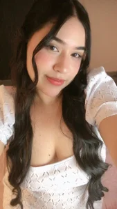 ArabellaTurner Sweet girl🌺  2টি ছবি