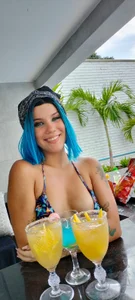 MelaniieRoux POOL DAY Foto 2