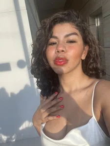 Zdjęcia Melina_Ferrer1 I feel tender today. Do you think I can be your beautiful wife?:  3