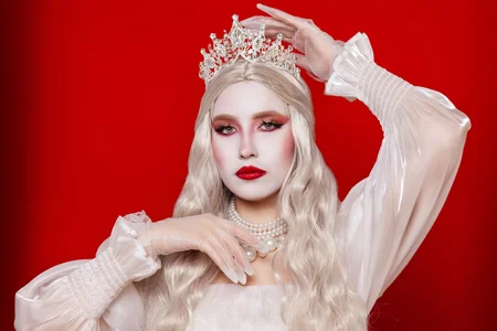 LiliLinn White Queen  3টি ছবি