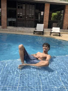 JamesDreams In the pool Foto 3