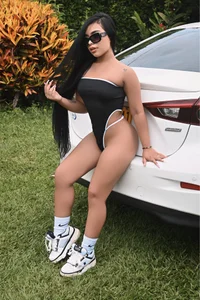 MarianaGarciaa__ a day of pool and lots of fun, come join me Immagine  3